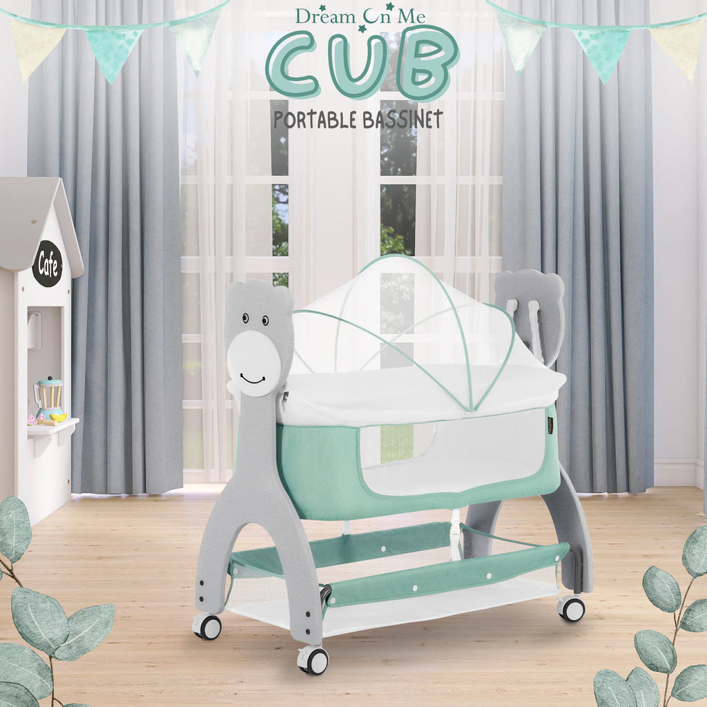 Portable Bassinet with Locking Wheels C123