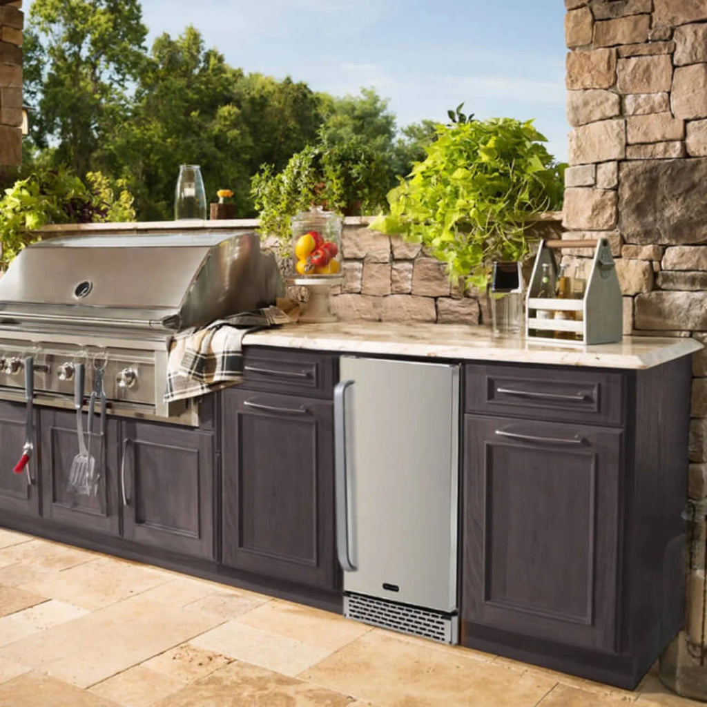15 Wide Indoor/Outdoor Stainless Steel Beverage Refrigerator M913
