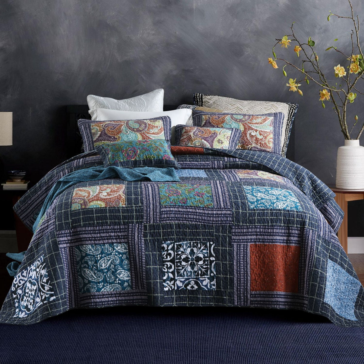 3-Piece Floral Cotton Patchwork Quilt Set Queen Navy Blue V63050