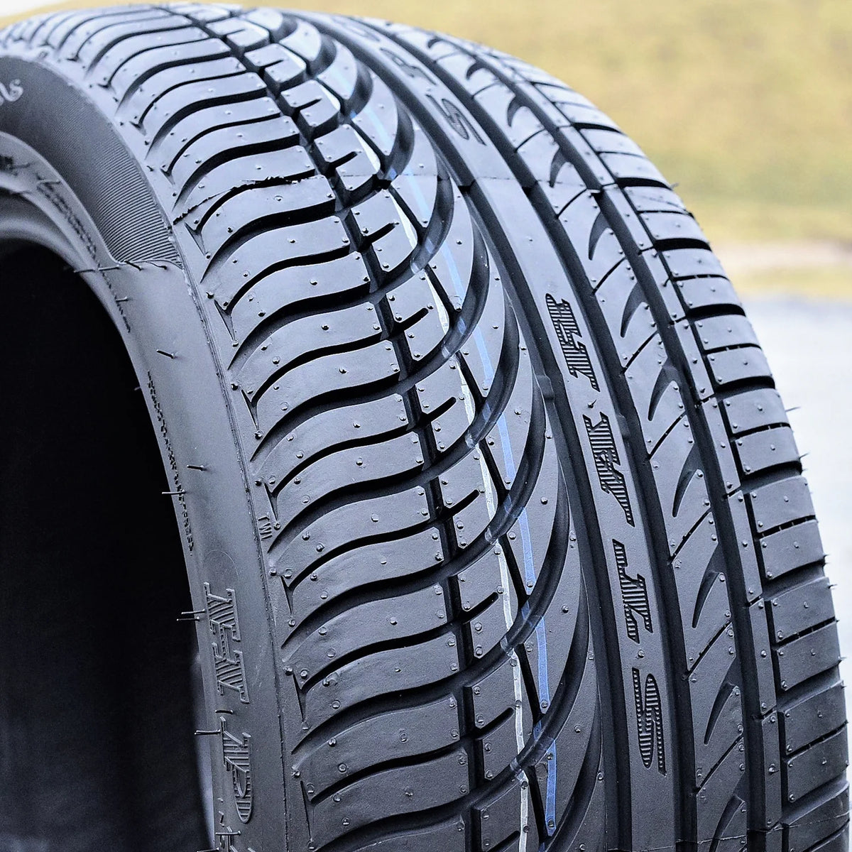 Set of 4 All Season Performance Tires Z750